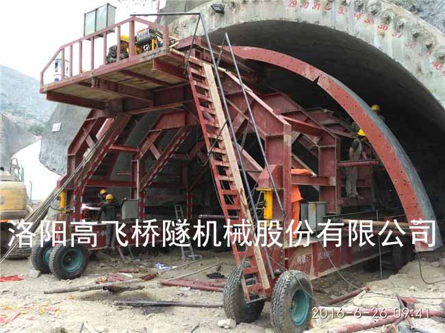 隧道二襯臺車定位后的質量檢測